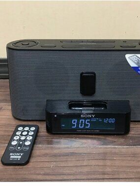 Sony ICF-C1iPMK2 Radio *Some buttons not working* 30 Pin Audio Docking + Remote